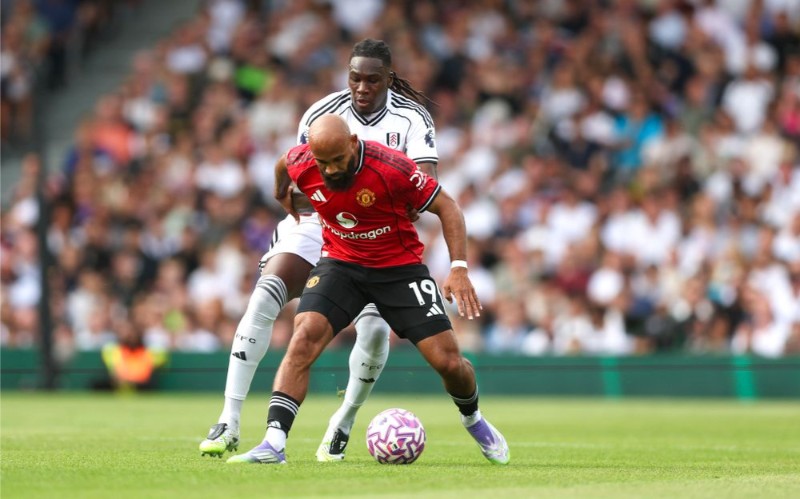 Fulham gặp khó trước Man United